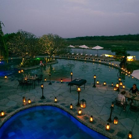 Meghauli Barahi Jungle Lodge מראה חיצוני תמונה