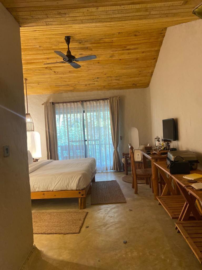 Meghauli Barahi Jungle Lodge מראה חיצוני תמונה