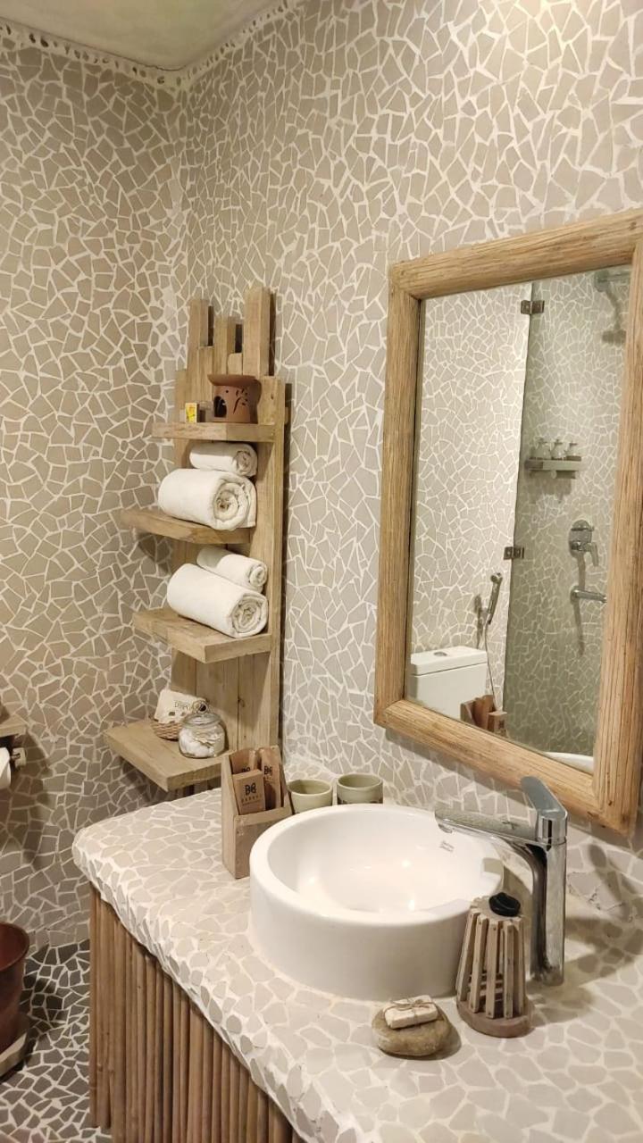 Meghauli Barahi Jungle Lodge מראה חיצוני תמונה