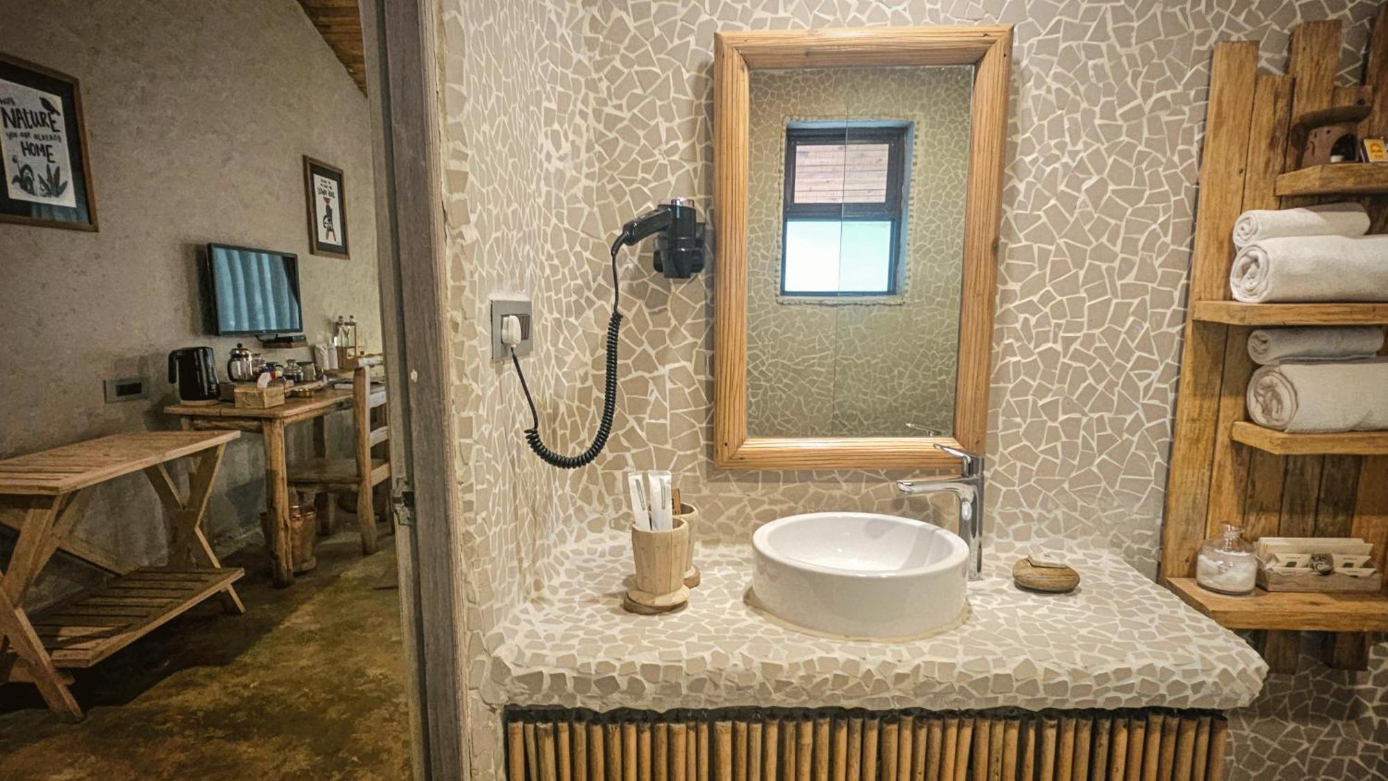 Meghauli Barahi Jungle Lodge מראה חיצוני תמונה