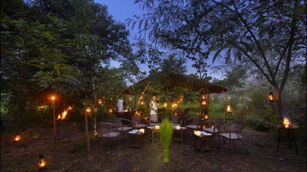 Meghauli Barahi Jungle Lodge מראה חיצוני תמונה