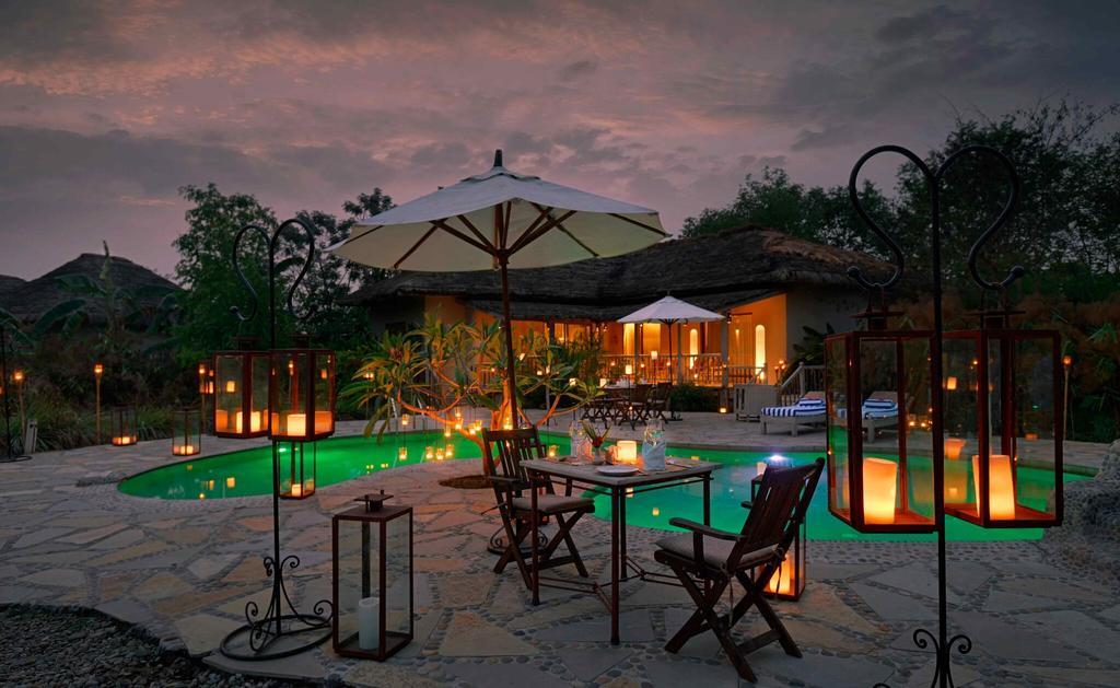 Meghauli Barahi Jungle Lodge מראה חיצוני תמונה