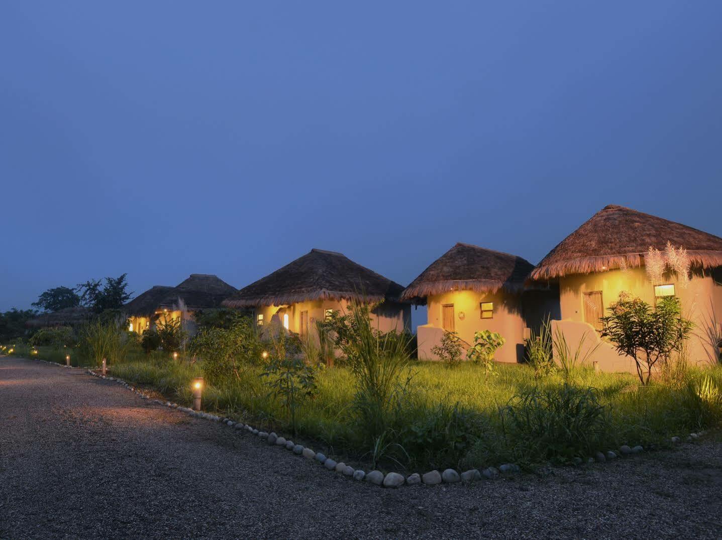 Meghauli Barahi Jungle Lodge מראה חיצוני תמונה