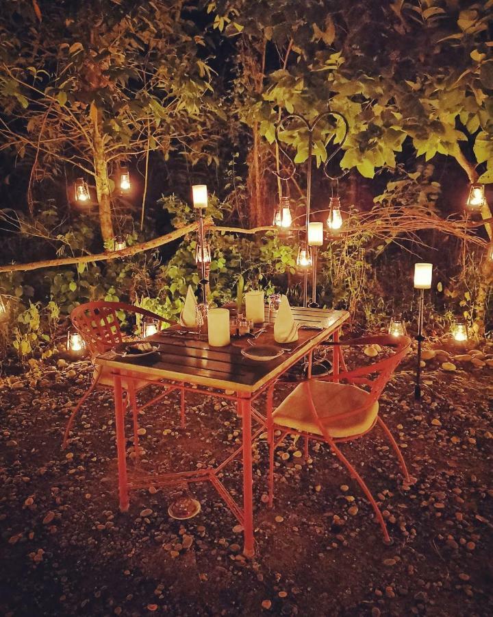 Meghauli Barahi Jungle Lodge מראה חיצוני תמונה